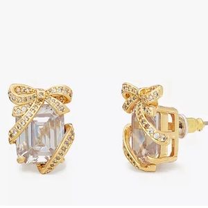 Kate Spade Pave Present Studs in Clear/Gold